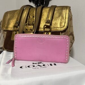 Coach Zip acordion Pink/Silver Wallet 🎀🎀🎀